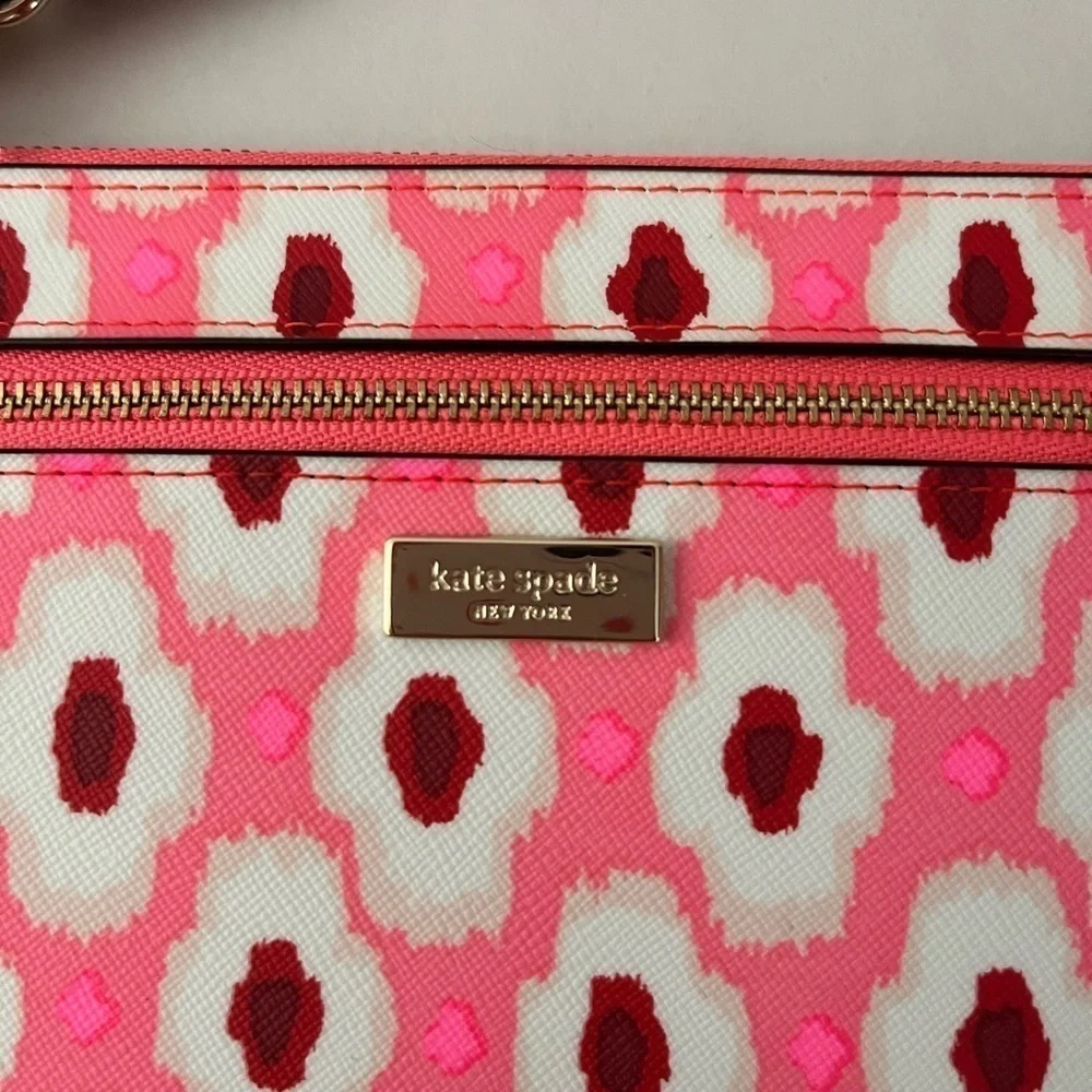 Kate Spade ♠️ New With Tags Laurel Way front pocket wristlet